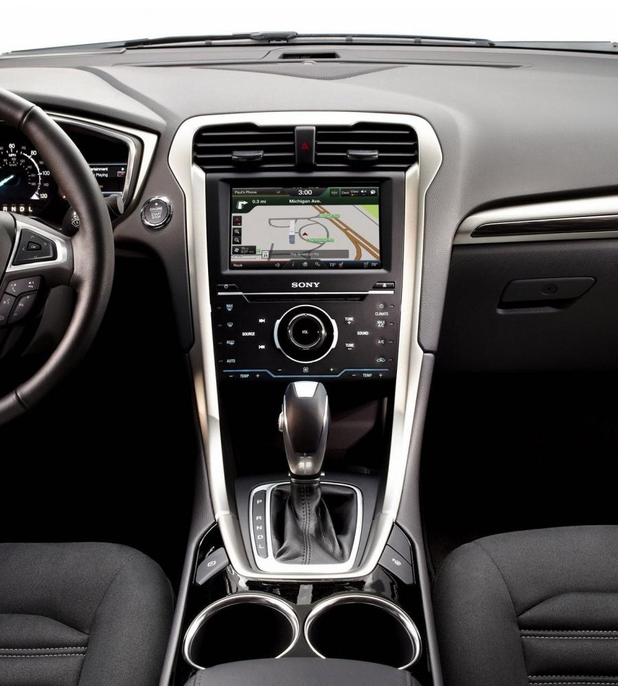  Ford Fusion Hybrid Titanium 2013 года  (фото 17 из 22)